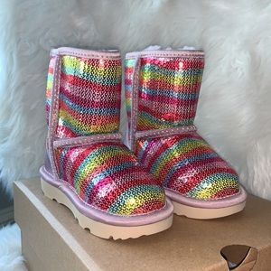 NIB Ugg Classic Short II Mural Bootie Sizes 6 & 7 Toddler